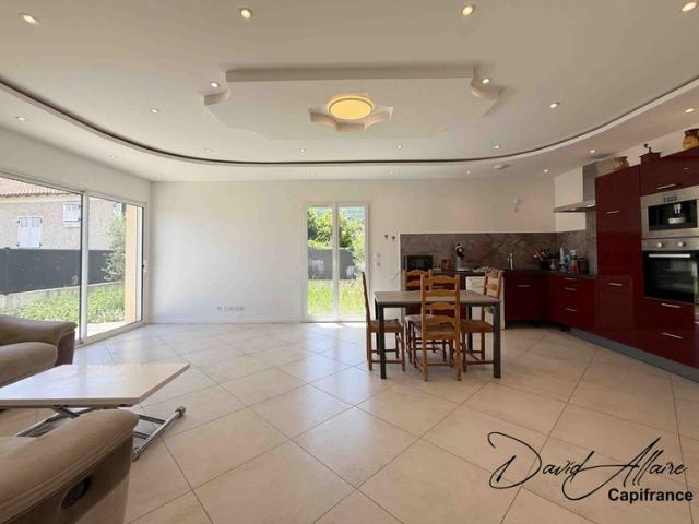 Maison de plain pied récente – 81 m² – 3 chambres – Garage Châteauneuf de Chabre 05