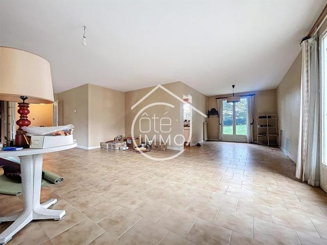 Maison de plain pied sur grand terrain arboré 165m² Pujols
