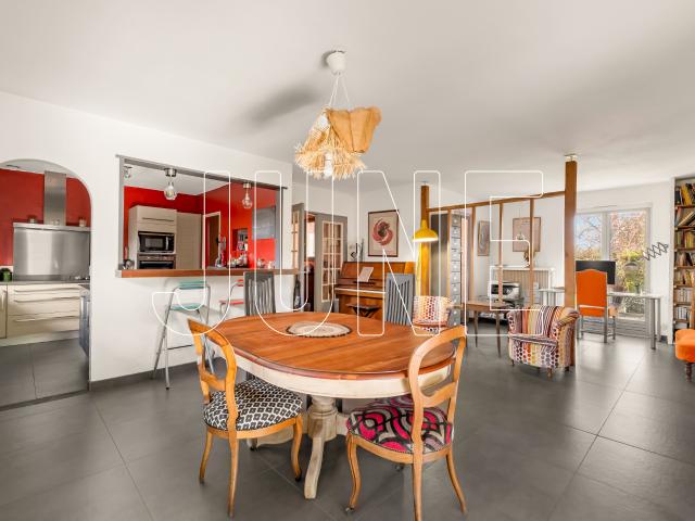 Maison de plain pied sur sous sol avec atelier