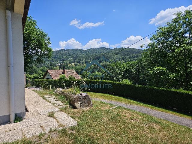 Maison de plain pied sur sous sol Vue vallonnée LA FORGE