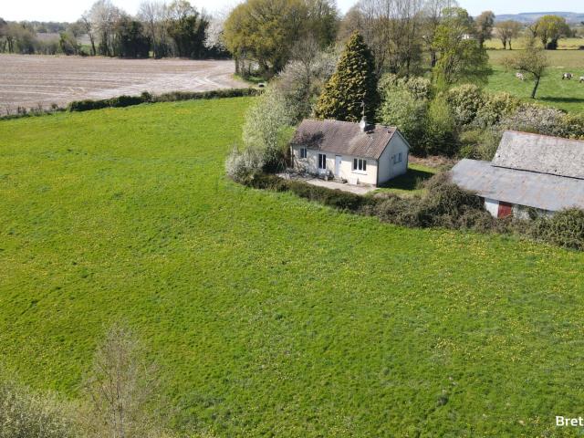 Maison de plain pied sur près d'un hectare secteur Bais 66m² Trans