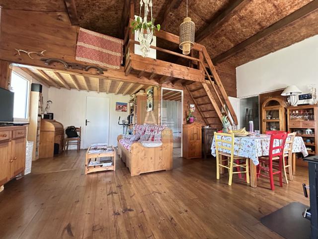 Maison de plain pied sur terrain arboré de 2 200 m2