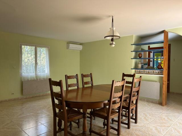 Maison de plain pied sur un beau terrain arboré 92m² Savignac