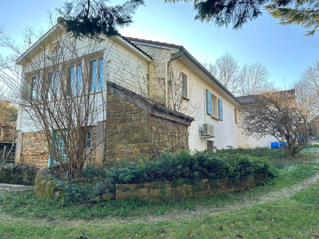 Maison de plain pied sur un beau terrain arboré 174m² Savignac