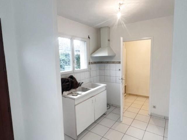 Maison de plain pieds de 64m2 avec jardin et parkings Cest