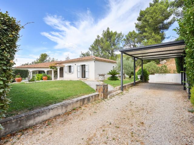 Maison de plein pied avec piscine 233m² Evenos