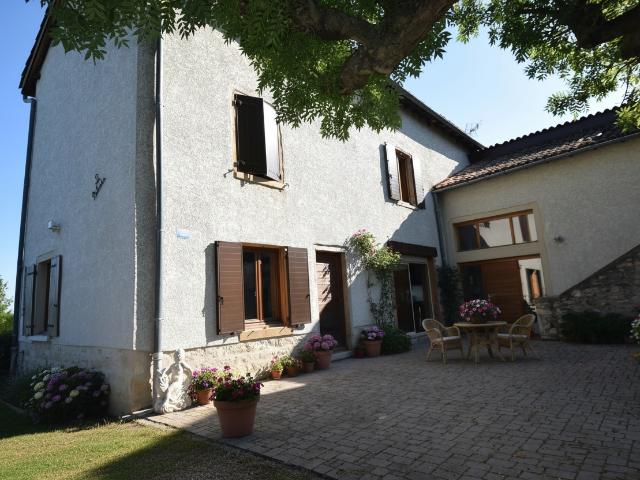 Maison de Prestige à Vendre à Marcilly d'Azergues d'env 234m2 sur terrain env 1800m2