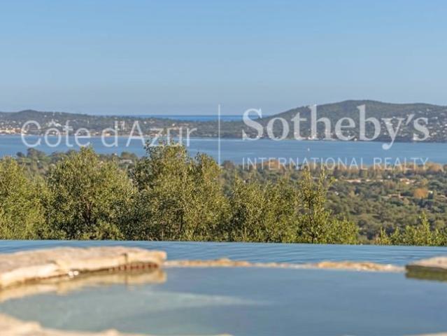 Maison de prestige à vendre dans le Golfe de Saint Tropez, a. 464m² Grimaud