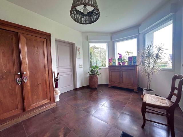 MAISON DE PRESTIGE AVEC TOUT CONFORT AU REZ DE CHAUSSEE A 20
