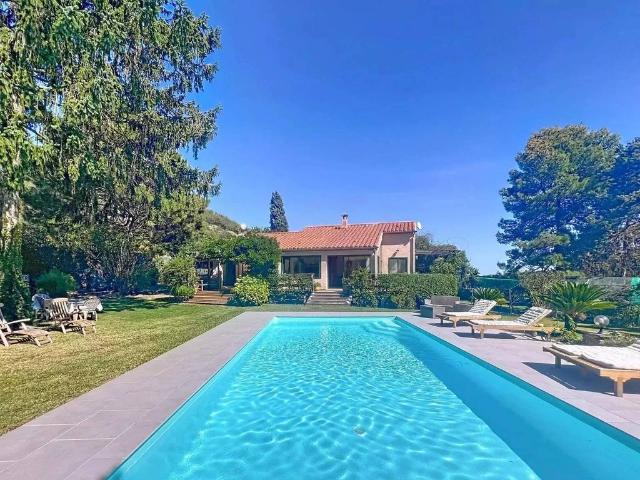 Maison de prestige de 147 m2 en vente Estoher, France