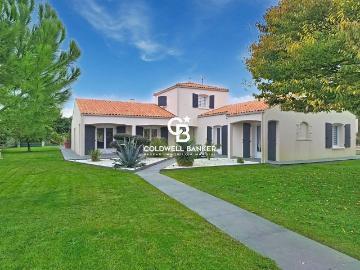 Maison de prestige de 163 m2 en vente Sainte Radégonde des Noyers, France