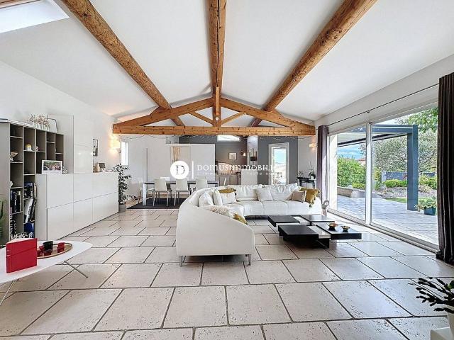Maison de prestige de 188 m2 en vente Saint Saturnin lès Avignon, Provence Alpes Côte d'Azur