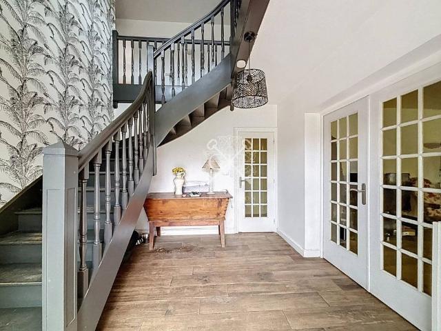 Maison de 8 pièces de luxe en location à Communay, Auvergne Rhône Alpes