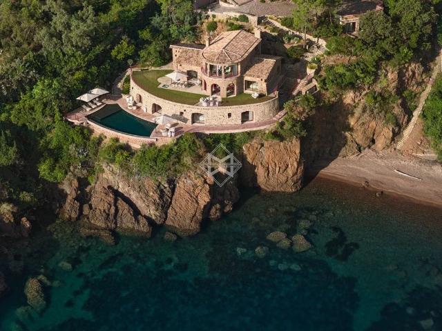 Maison de 5 chambres de luxe en location à Théoule sur Mer, France