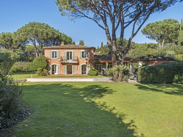 Maison de luxe de 11 pièces en vente à Saint Tropez, France