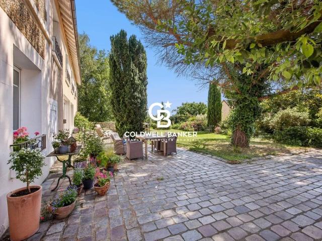 Maison de 10 pièces de luxe en vente à Chambourcy, Île de France