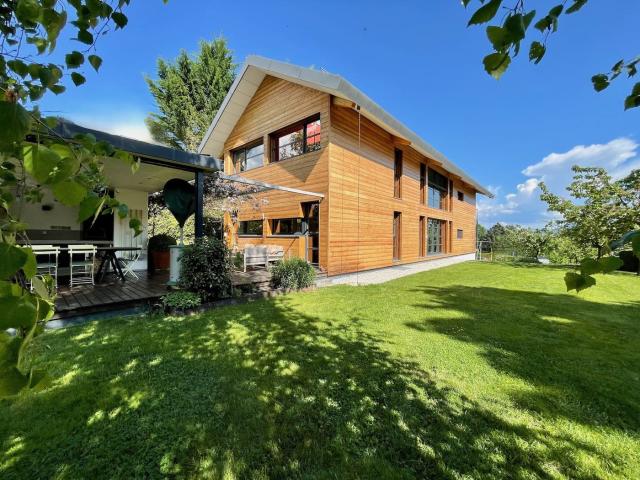 Maison de prestige Proximité centre et lac Grand Terrain 246m² Divonne les Bains