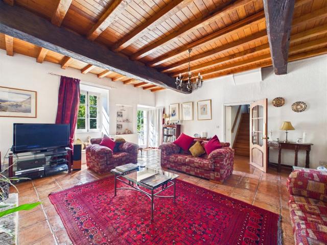 Maison de quatre chambres avec de magnifiques jardins 154m² Sourzac