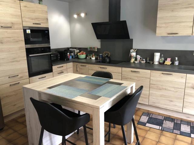 Maison de trois chambres bien entretenue dans un village pri. 169m² Val d’Oire et Gartempe