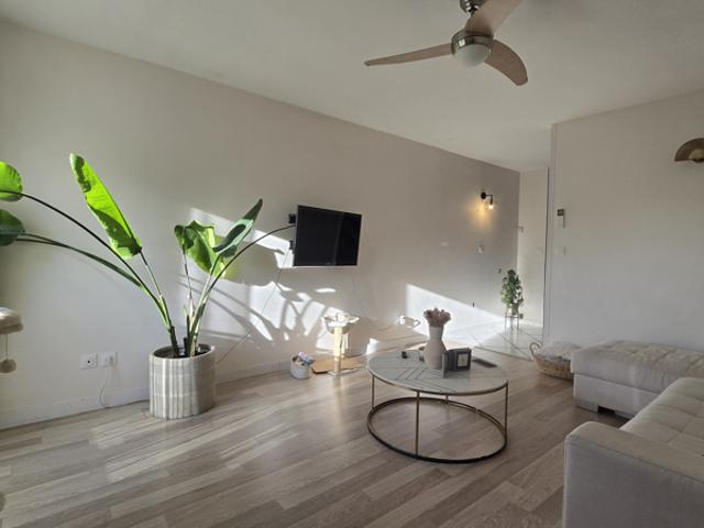 Maison de type 4 en triplex avec jardinet et garage