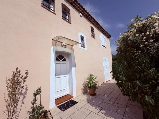 Maison de type 5 meublée avec piscine et garage Quartier résidentiel