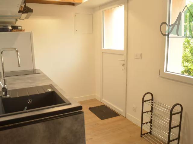 MAISON DE TYPE F2 MEUBLEE