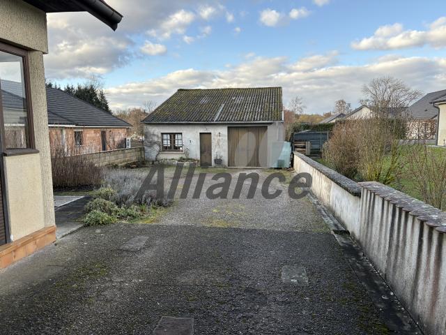 MAISON DE TYPE F5 AVEC BATIMENT ANNEXE garages A SAINT SAUVEUR