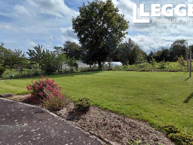Maison de type longère avec 4 chambres dans un petit hameau à 20 minutes de Lamballe avec jardin de +600m2