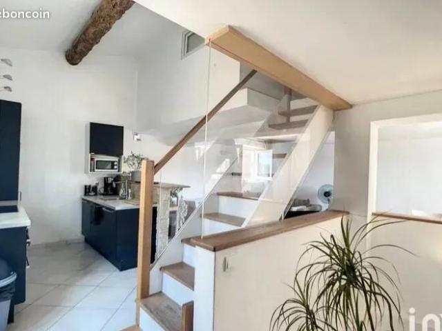 Maison de village 4/5 pièces 126m carré la tour d'aigues