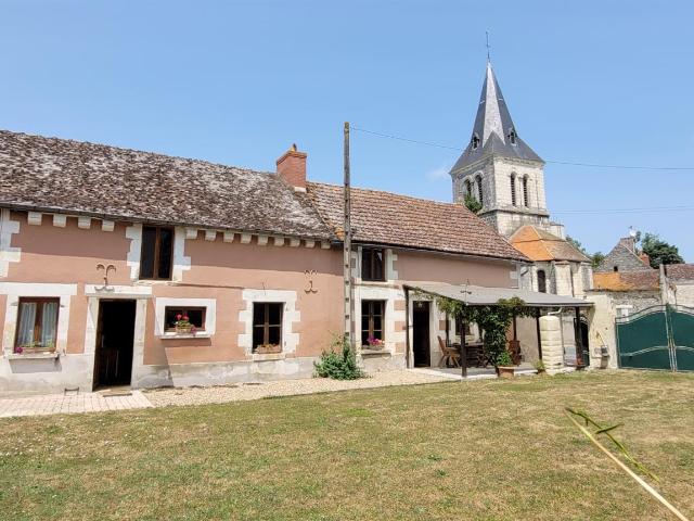 Maison De Village 4 Chambres Avec Petites Dependances Et Jar. 200m² Richelieu