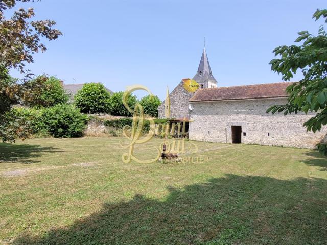 Maison De Village 4 Chambres Avec Petites Dependances Et Jar. 200m² Richelieu