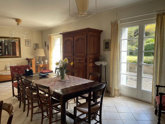 MAISON DE VILLAGE, 4 CHAMBRES, GARAGE ATTENANT ET JARDIN