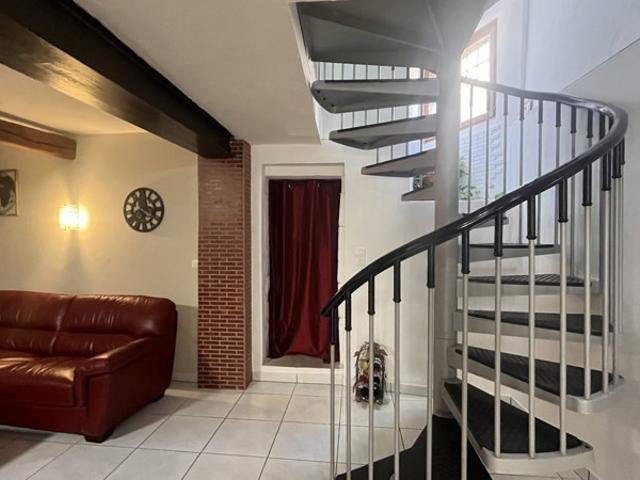 Maison de village 4 pièces de 148 m² avec appartement et terra