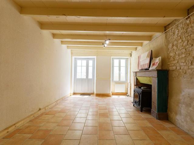 Maison de village 4 pièces avec cour intérieure et jardin. 86m² Varaignes