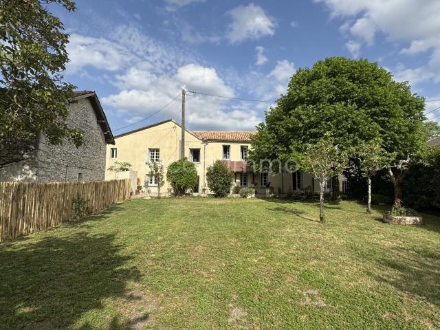 Maison de village, 5 chambres, 3 salles de bains/WC avec un. 215m² Monestier