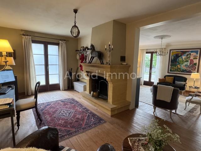 Maison de village, 5 chambres, 3 salles de bains/WC avec un. 215m² Monestier