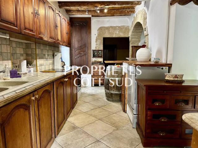 Maison de village – 6 pièces – 125 m² 125m² Saint Geniès De Comolas