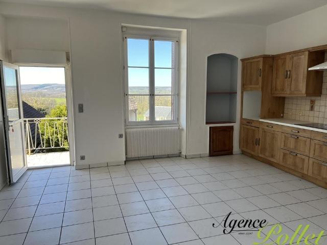 Maison de village 116 m2, garage, cave et jardin clos 601 m2 116m² Vailly sur Sauldre