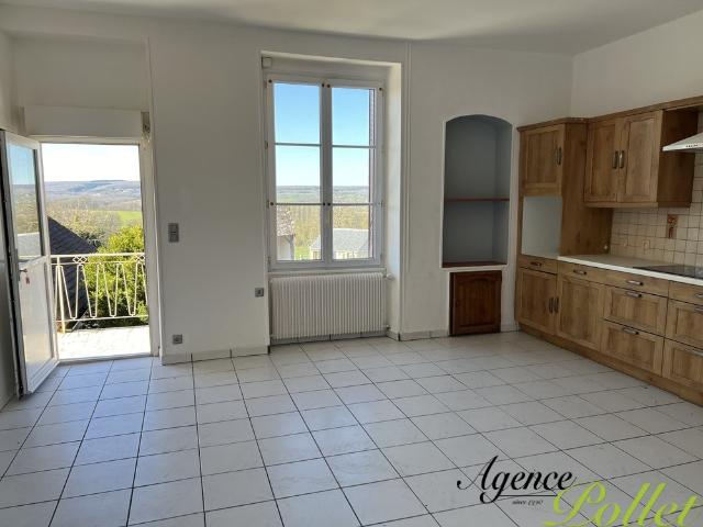 Maison de village 116 m2, garage, cave et jardin clos 601 m2