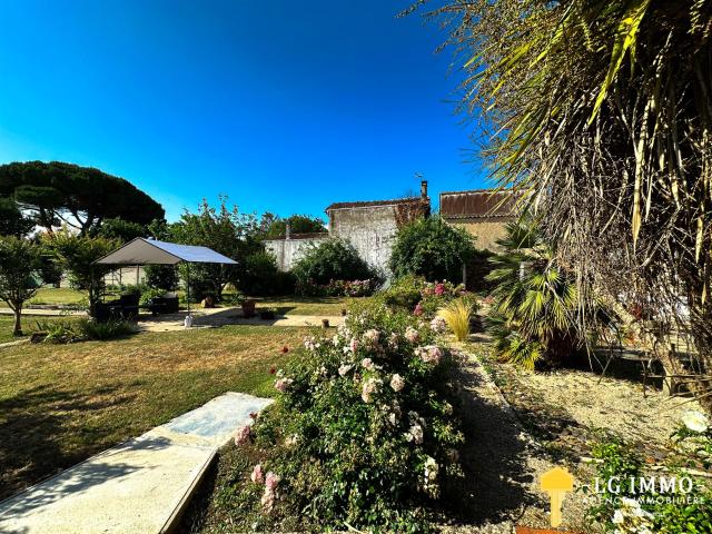 Maison de Village 134m2 et dépendances 134m² Meschers sur Gironde
