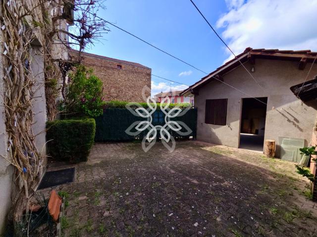 Maison de village 160 m2 + atelier 60 m2 + ascenseur intérie