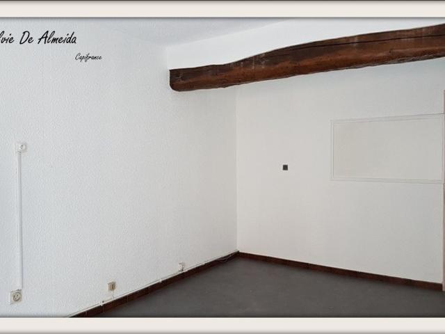 Maison de village 165 m² avec locaux commerciaux à vendre BAGE LE CHATEL 01 cour et appartement
