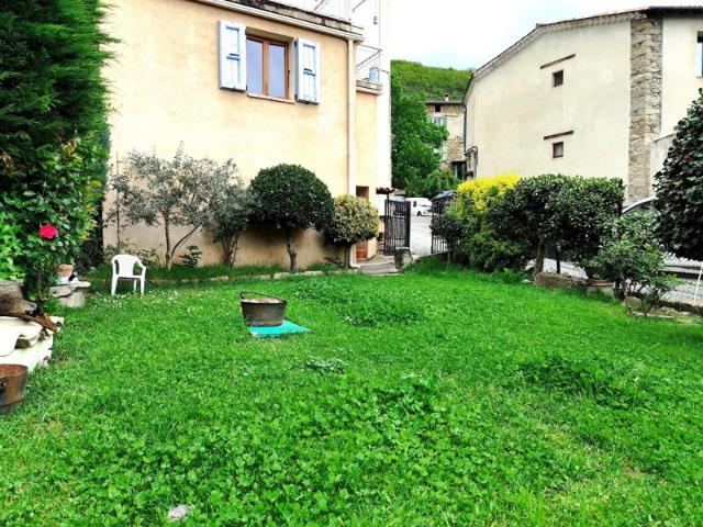 Maison de village 170 m² Garage et jardin