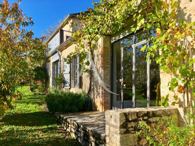 Maison de village. 178m² Sérignac