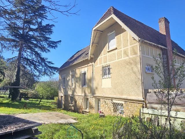 Maison de village – 180 m² habitables – Terrain d’environ 1 400 m²
