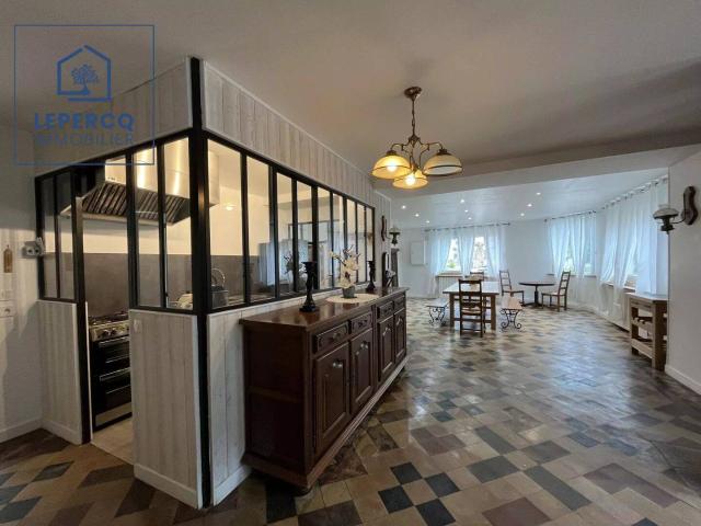 Maison de village 180m2, avec cour et garage à Longpont