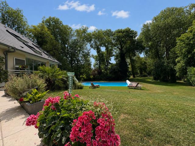 MAISON DE VILLAGE 240m2 PARC ARBORE