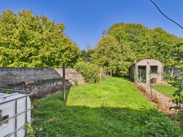 Maison de village 2 chambres avec dépendances et jardin à Mesves sur Loire