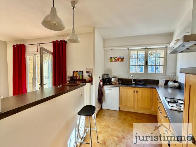 Maison de village 2 chambres, balcons, caves 91m² Sérignan du Comtat