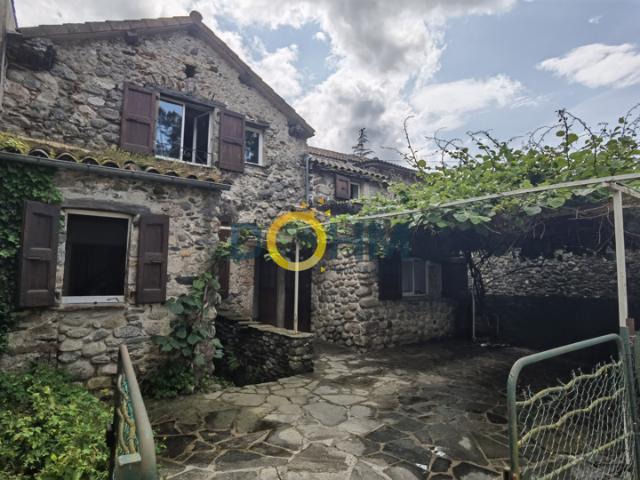 Maison de village 2 chambres 85m2 avec terrasse et cave